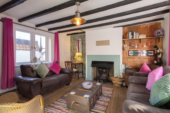 Candyfloss Cottage, Whitby - Host & Stay
