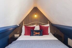 Candyfloss Cottage, Whitby - Host & Stay