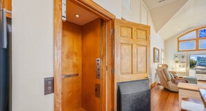 Surf or Sound Realty - 1209 - Aquamarine - Elevator - Label
