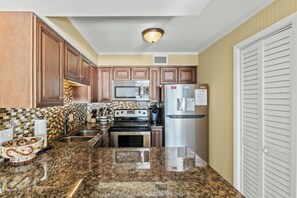 All modern appliances to make meal preparation a breeze.