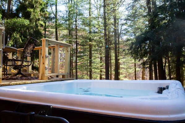 Outdoor spa tub