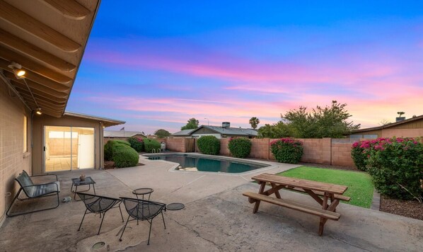 Outdoor dining