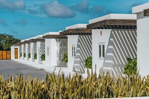 Vista frontal de la propiedad