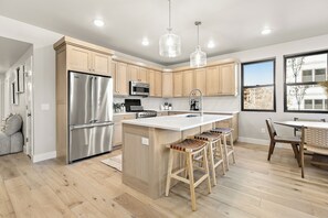 Well stocked kitchen with everything you need to enjoy a home cooked meal