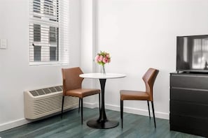 Miami Studio King + Sleeper Dining Room