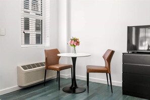 Miami Studio King + Sleeper Dining Room