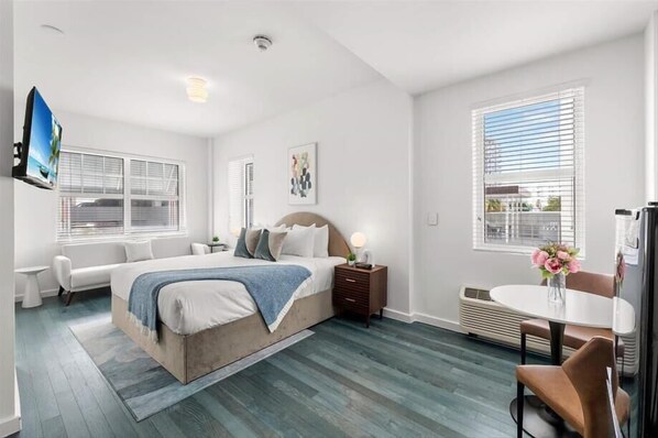 Miami Studio King + Sleeper Bedroom
