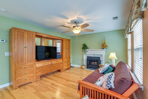 Old Hickory Vacation Rental | 3BR | 2.5BA | 1,400 Sq Ft | 2 Steps to Enter