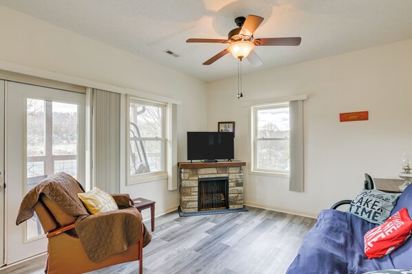 Radford Vacation Rental | 1BR | 1BA | Stairs Required | 700 Sq Ft