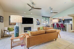 Living Room | Gas Fireplace | Smart TV