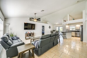 Living Room | Free WiFi | Smart TV | Single-Story Home