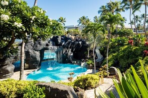 hwv-hi-res-kona-pool2.jpg