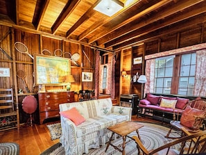 Additional sitting area main cottage