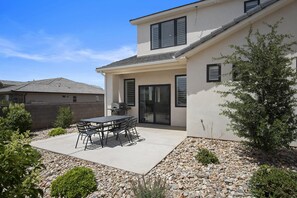 Outdoor dining with seating in the patio