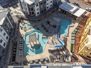 Waterslide, Lazy River, & Giant Hot Tub-heated year round