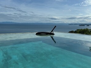 Lounge chair on Villa Amor Azul's infinity pool sunshelf