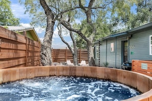 Bain à remous extérieur