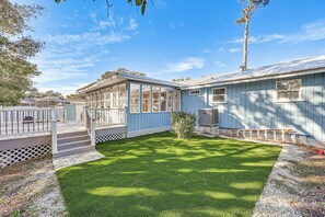 Backyard & Deck | Self Check-In | 7 Mi to Tarpon Springs Aquarium