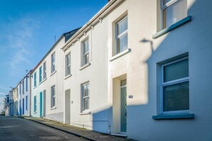 Ty George - 3 Bedroom Cottage - Tenby (24293)