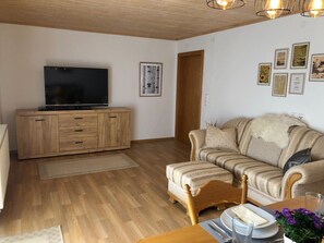 Ferienwohnung-Wohn-/Esszimmer