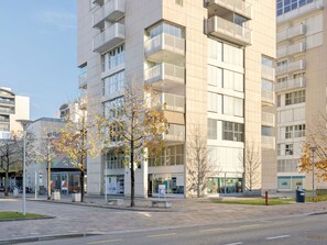 Daytime, Gebäude, Stadtgebiet, Stadt, Metropolitan Area, Nachbarschaft, Wohnung, Eigentumswohnung, Urban Design