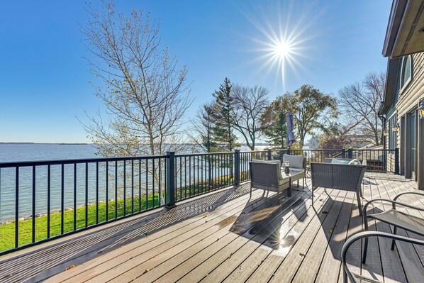 Storm Lake Vacation Rental | 4BR | 3BA | 1 Step to Enter | 3,500 Sq Ft