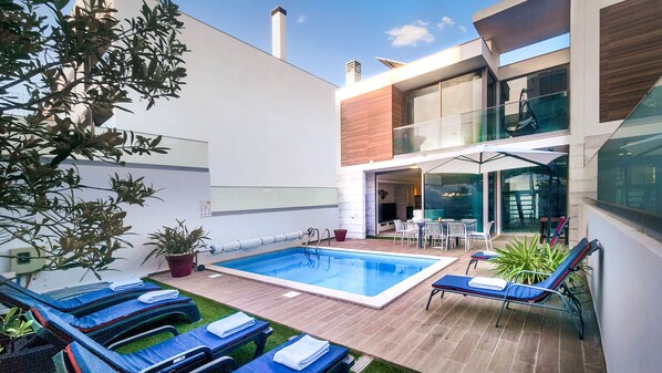 Swimming pool