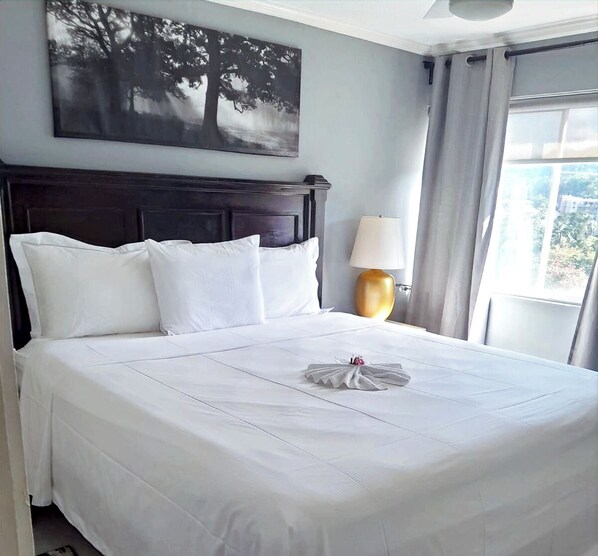 AC, Wifi, Balcony, Hot water, Full kitchen, Pool, View