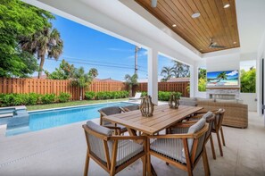 Outdoor dining
