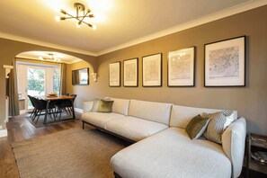 Martinhoe, Ingleby Barwick - Host & Stay