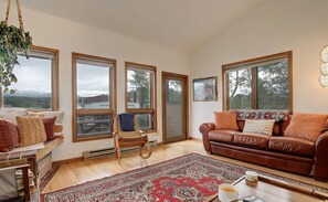 SWP Sun River 8 living and sitting area