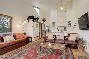 SWP Sun River 8 living area