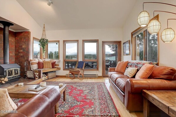 SWP Sun River 8 living room