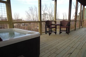 Hickory Haven's bubbling hot tub