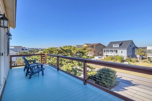 Front Deck / View - 2nd Level