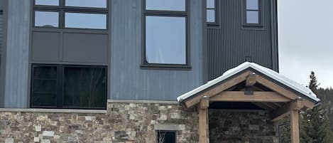 Townhouse 📸✨ Professional photos dropping early 2025—stay tuned for all the stunning shots! 👀🎉