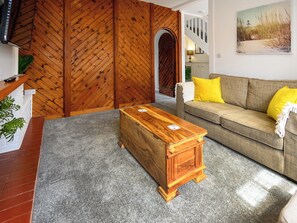 Living area | Frodo’s Folly, Port Talbot