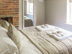 Double bedroom | Gardeners Cottage, Saltmarshe, near Goole