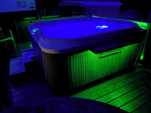 Indoor spa tub