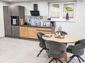 Meubles, Sol, Design Intérieur, Bois, Sol, Cabinetry, Chaise, Comptoir, Cuisine, Pièce