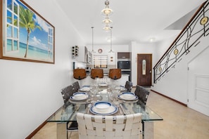 Step into this vibrant dining area, where every meal feels like a tropical getaway! Perfect for hosting family and friends!