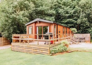 Blackbird Lodge - Herons Lake Retreat, Caerwys, Flintshire