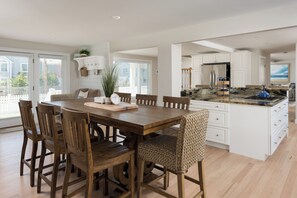 Dining into Kitchen