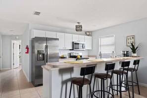 Bright and fully equipped kitchen with modern appliances, ample counter space, and everything you need to cook a meal or enjoy a quick snack. Perfect for morning coffee or family dinners.