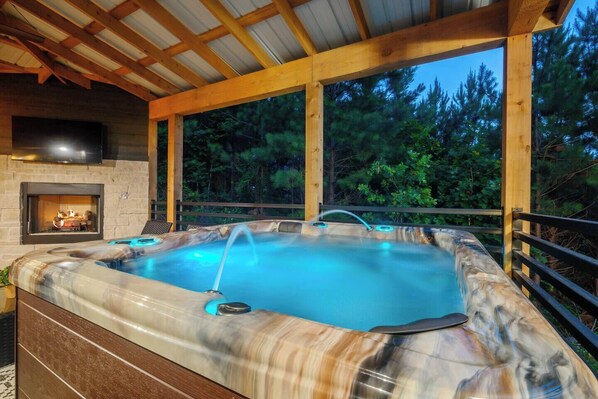 Outdoor spa tub