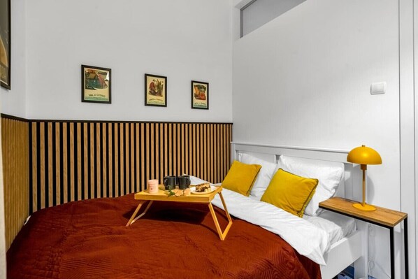 Queen Bed in the Bedroom | Book Now with RENTUJEMY.COM
