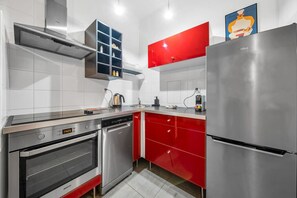 Kitchen with Dishwasher | Book Now with RENTUJEMY.COM