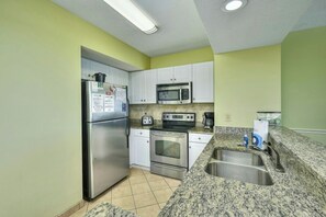 All modern appliances to make meal preparation a breeze.