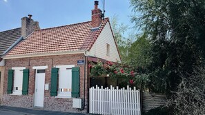 Façade avant de cette charmante maison de vacances.