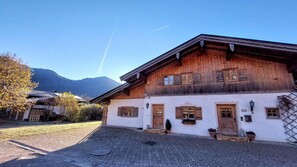 Eingang links zur Ferienwohnung